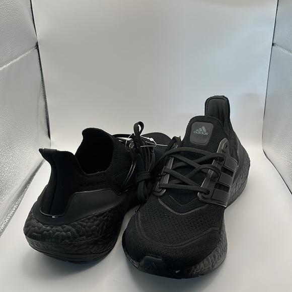 Adidas Ultraboost 22 Triple Black - Picture 3 of 5